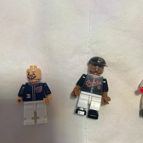 MLB figures mismatched don’t know much about them some missing hands view pic - Picture 5 of 6